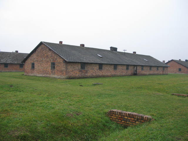 04-Dámske domky. Jeden domek 1000 žen