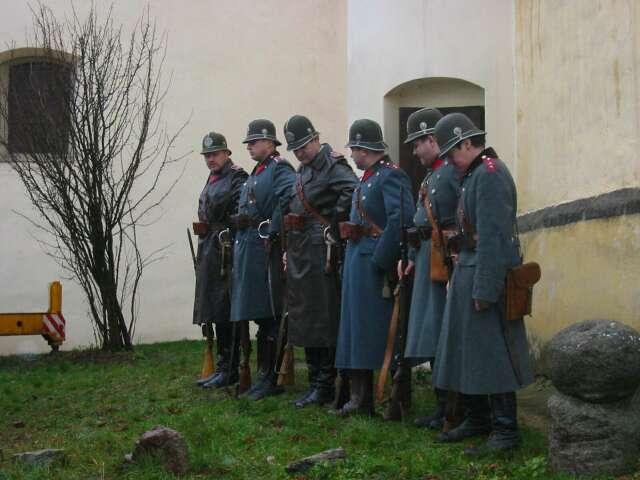 Čestná garda (v četnických uniformách z první republiky) Čestná garda (v četnických uniformách z první republiky)